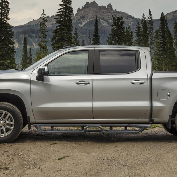 The center small step and bed access step are cleverly positioned in the middle of the steps and near the rear wheel, designed for passengers who need extra height to reach items on the roof or inside the truck bed.