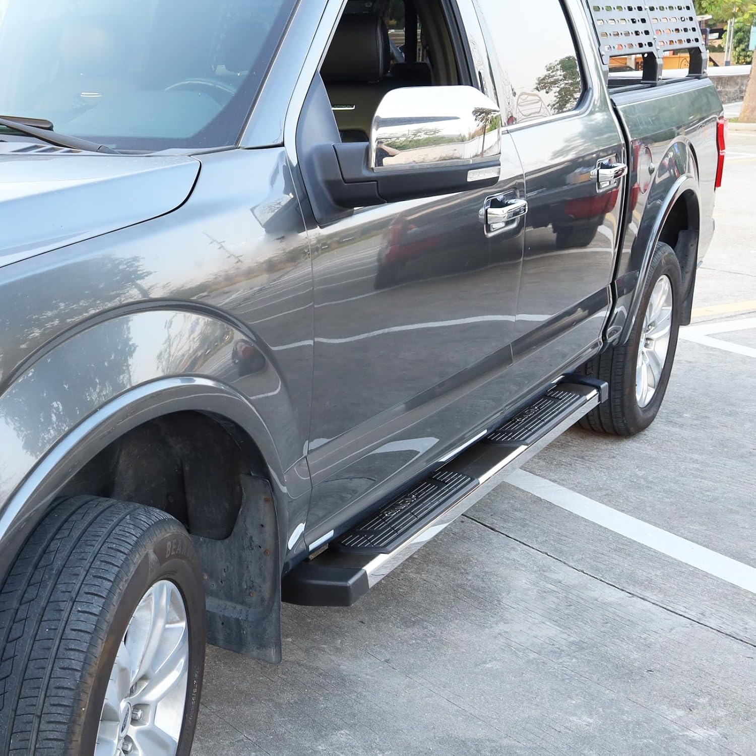 Our design is generally closer to the truck body, which will make the overall effect more beautiful, and can make the truck have better passability.